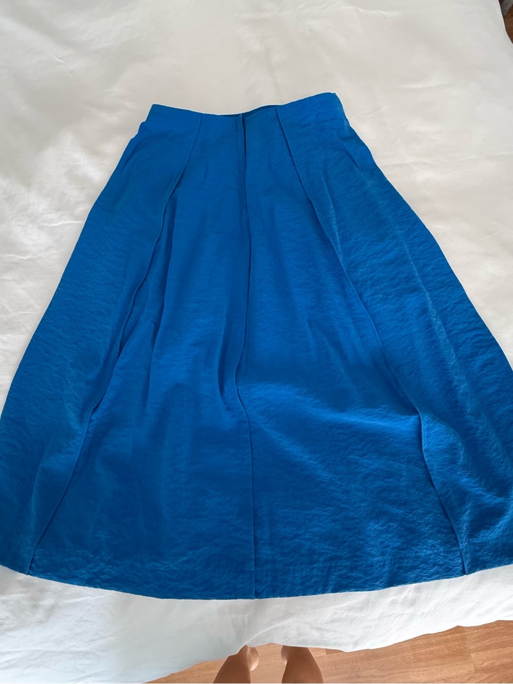 NWT Theory Blue Midi A-Line Skirt, Curved Flare Skirt in Relaxed Silk - Picture 5 of 5